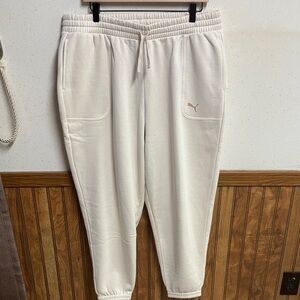 Puma - women’s Cream Joggers - NWOT- size XL